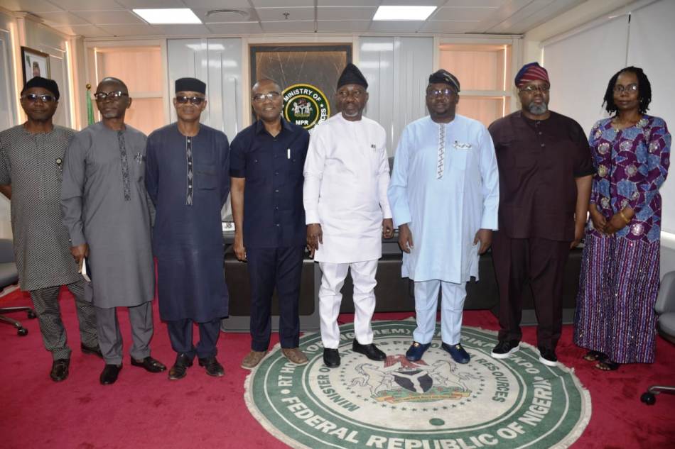 Honourable Minister of State Petroleum Resources(Gas) Rt.Hon. Ekperikpe Ekpo (4th right) flanked by the Honourable Minister of Power, Chief Adebayo Adelabu (3rd right) and their Technical Teams in a group photograph to mark the end of the meeting