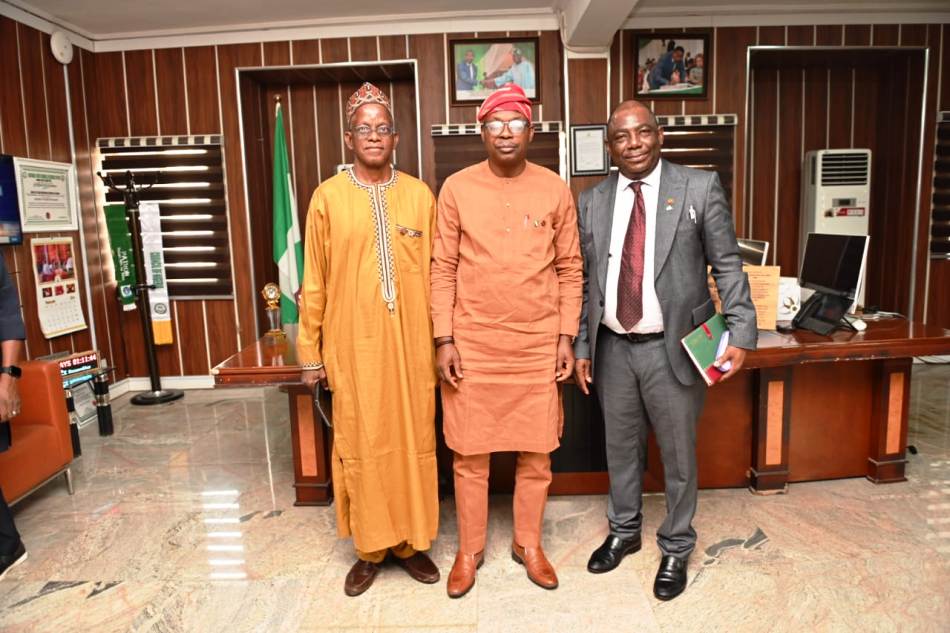 Centre, Hon. Minister of State for Environment, Dr. Iziaq Adekunle Adeboye Salako, flanked to his left by the President of Nigerian Mining and Geosciences Society, Prof Akinade Olatunji and to his left by the, Vice President of the Society, Dr. (Engr.,) Umar Hassan during the visit in Abuja.