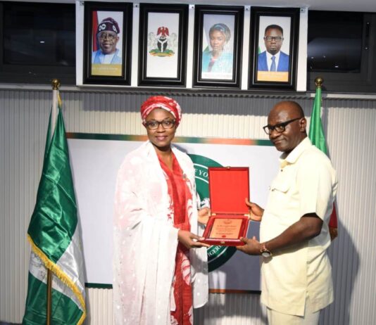 The Honourable Minister of Youth Development, Dr. Jamila Bio-Ibrahim receiving a plague from the DG, IPCR, Dr. Joseph Ologwu during a courtesy visit of the delegates from IPCR to the Ministry of Youth Development in Abuja.