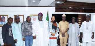 (L-R) Udoma, Abraham Nnachi- ANNHAW Member; Pharm. Qazeem, Adekunle-Abdulganiyu-ANNHAW Member; Dr. Eluu Emmanuel, President-ANNHAW; Prof. Tunji Olaopa- Hon. Chairman, Federal Civil Service Commission (FCSC); Mrs. Rukiyat Odekunle (Hon.Com. Kogi/Kwara); Mr. Henry Idahagbon (Hon. Comm. Edo, Ekiti and Ondo State); Dr. Adamu Hussein (Hon. Comm. Niger/FCT) and Acting Permanent Secretary, Mr. Ede Ogaba at the event.
