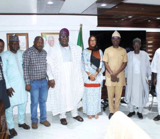(L-R) Udoma, Abraham Nnachi- ANNHAW Member; Pharm. Qazeem, Adekunle-Abdulganiyu-ANNHAW Member; Dr. Eluu Emmanuel, President-ANNHAW; Prof. Tunji Olaopa- Hon. Chairman, Federal Civil Service Commission (FCSC); Mrs. Rukiyat Odekunle (Hon.Com. Kogi/Kwara); Mr. Henry Idahagbon (Hon. Comm. Edo, Ekiti and Ondo State); Dr. Adamu Hussein (Hon. Comm. Niger/FCT) and Acting Permanent Secretary, Mr. Ede Ogaba at the event.