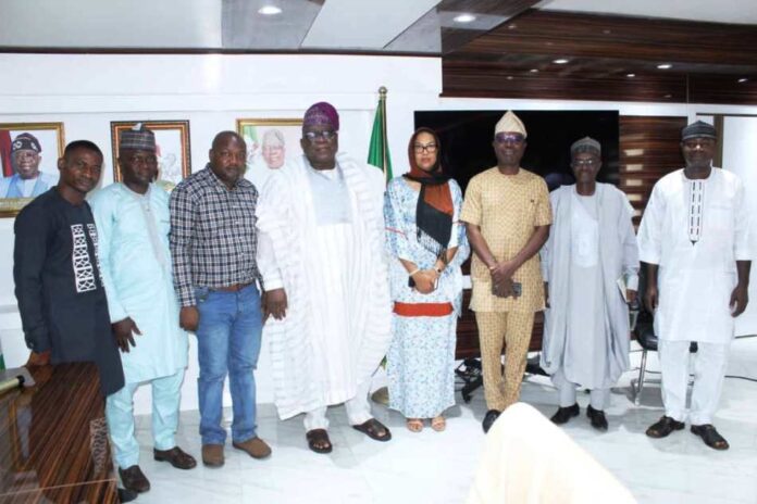 ANNHAW2 (L-R) Udoma, Abraham Nnachi- ANNHAW Member; Pharm. Qazeem, Adekunle-Abdulganiyu-ANNHAW Member; Dr. Eluu Emmanuel, President-ANNHAW; Prof. Tunji Olaopa- Hon. Chairman, Federal Civil Service Commission (FCSC); Mrs. Rukiyat Odekunle (Hon.Com. Kogi/Kwara); Mr. Henry Idahagbon (Hon. Comm. Edo, Ekiti and Ondo State); Dr. Adamu Hussein (Hon. Comm. Niger/FCT) and Acting Permanent Secretary, Mr. Ede Ogaba at the event.