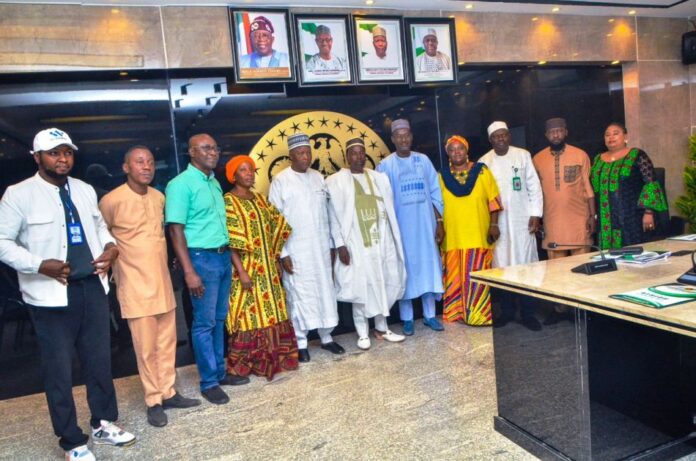 African Descendants in Diaspora Union1 Minister of Housing and Urban Development, Arc.Ahmed Musa Dangiwa (5th R), flanked by AFRIDU’s Diplomatic Administrator for Nigeria, Dr. Abraham Onwubuya (6th R), the Minister of State Abdullahi Tijanni Gwarzo (5th L), in a group photograph with the Delegation from the African Descendants in Diaspora Union.