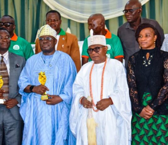 From Left, Vice Chancellor Dominion University, Ibadan, Prof. Abel Olorunisola, Permanent Secretary, Federal Ministry of Housing and Urban Development, Dr. Marcus Ogunbiyi, HRH. Deji of Akure, Aladetoyinbo Ogunlade Aladelusi and Vice Chancellor, Federal University of Technology, Akure, Pro. Adenike Oladiji during the Alumni Home Coming Award by the Department of Agricultural and Environmental Engineering, FUTA.