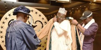 Housing Minister, Arc Ahmed Dangiwa being decorated Honorary Fellow of the NIOB during a courtesy visit of the President of NIOB to his office.