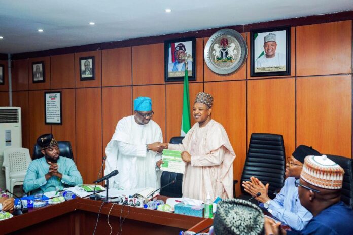 House Committee on National Planning1 Rt. Hon. Isiaka Ibrahim Ayokunle presenting the workplan/ proposal on an effective budget process to the Hon. Minister of Budget and Economic Planning, in his office yesterday.