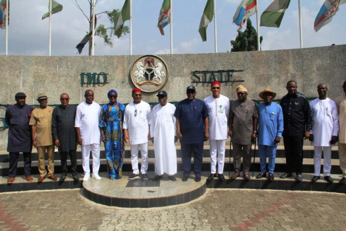 The Honourable Minister, Federal Ministry of Niger Delta Development, Engr. Abubakar Momoh, flanked to his left by the Permanent Secretary, Dr. Shuaib Belgore and to the right by Governor Hope Uzodinma of Imo state, as well as other dignitaries during his just concluded inspection tour of project sites in Imo State.