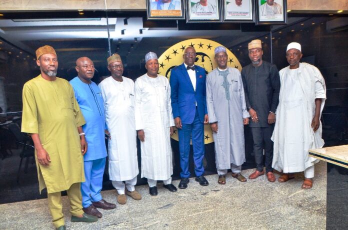 REDAN2 Minister and Minister of State, Housing and Urban Development , Arch Ahmed Dangiwa and Abdullahi Tijjani Gwarzo in a group photograph with the leadership of Real Estate Developers Association of Nigeria (REDAN) during their visit to his office.