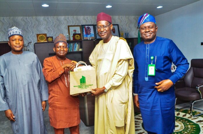Hon Minister, Housing and Urban Development, Arc Ahmed Dangiwa receiving the management of APDC on a courtesy call, Thursday, March 7th, 2024