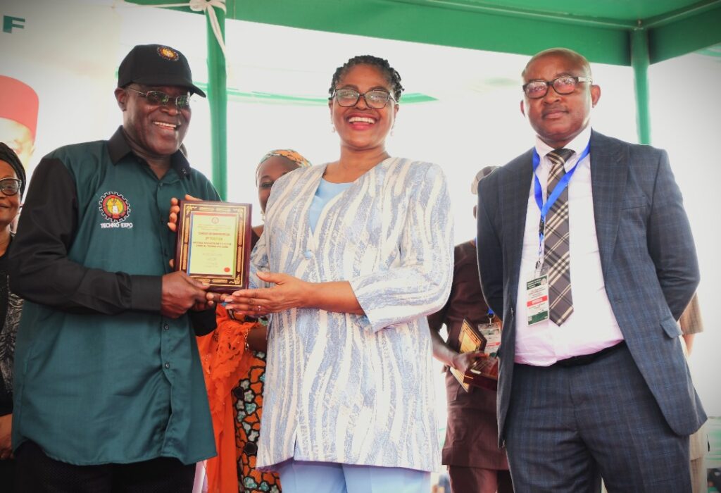 Permanent Secretary, Federal Ministry of Innovation, Science and Technology, Mrs. Esuabana Nko-Asanye representing the Hon. Minister FMIST, Chief Uche Geoffrey Nnaji (2nd right) presenting 2nd Position Award to winner in the Research Institute category to Director-General, National Research Institute for Chemical Technology (NARICT) Prof. Jeffrey Barminas (left) and Director, Science and Technology Promotion Department FMIST, Mr. Ronald Ukpon (right) during the Official Closing Ceremony of the Science, Technology and Innovation Expo, 2024 Themed: “STI Solution to National Economic Challenges” on Fiday,15th March in Abuja.