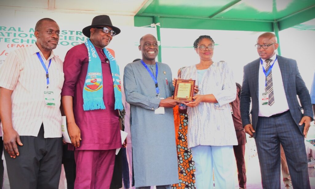Permanent Secretary, Federal Ministry of Innovation, Science and Technology, Mrs. Esuabana Nko-Asanye representing the Hon. Minister FMIST, Chief Uche Geoffrey Nnaji (2nd right) presenting 1st position Award to winner in the Tertiary Institute category to Director, African Centre of Excellence University Jos, Prof. Abraham Dogo (3rd right) Director, Science and Technology Promotion Department FMIST, Mr. Ronald Ukpon (right) Chairman, University Alumni Association Abuja Branch (2nd left) and other during the Official Closing Ceremony of the Science, Technology and Innovation Expo, 2024 Themed: “STI Solution to National Economic Challenges” recently in Abuja.