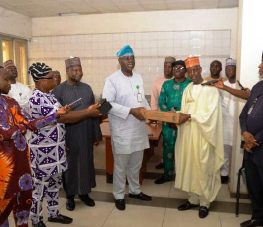 (4th left) Permanent Secretary Federal Ministry of Humanitarian Affairs and Poverty Alleviation, Abel Enitan, (5th left) Permanent Secretary Ministry of Foreign Affairs, His Excellency , Ambassador Adamu Ibrahim Lamuwa, during the handing over of 50 Tonnes of dates donated by the Kingdom of Saudi Arabia for distribution to Internally Displaced Persons across Nigeria, held on Friday 26th April, 2024, at Ministry of Foreign Affairs, Abuja.