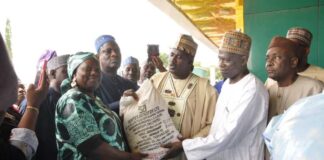 The Minister of State, Agriculture and Food Security, Senator Dr.Aliyu Sabi Abdullahi (Centre),during the distribution of farm inputs to members of National Agricultural Cooperative Apexes in Abuja, recently.