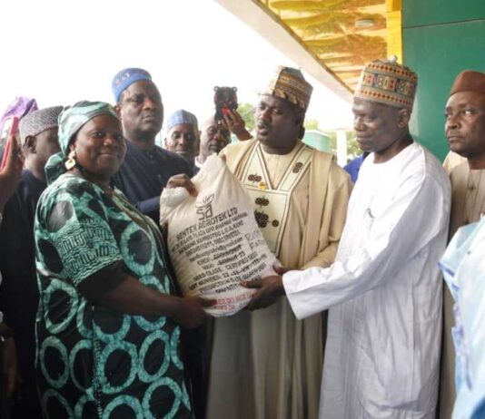 The Minister of State, Agriculture and Food Security, Senator Dr.Aliyu Sabi Abdullahi (Centre),during the distribution of farm inputs to members of National Agricultural Cooperative Apexes in Abuja, recently.