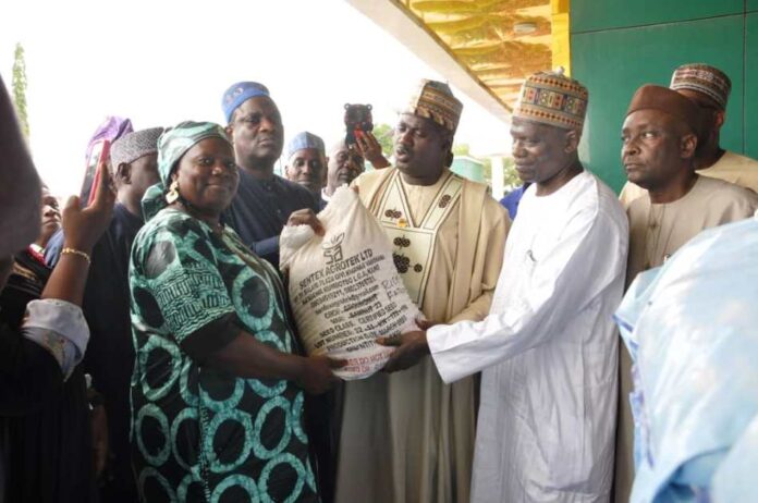 The Minister of State, Agriculture and Food Security, Senator Dr.Aliyu Sabi Abdullahi (Centre),during the distribution of farm inputs to members of National Agricultural Cooperative Apexes in Abuja, recently.