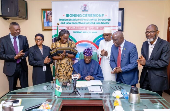 L-R: Mr Gwueke Ajifa, Executive Director Oil Producers Trade Section, Mrs Amina Ado Coorinating Director Large TaxPayers Group Federal Inland Revenue Service, Mrs Olu Verheijen Special Adviser to the President on Energy, Mr Wale Edun Honourable Minister of Finance/Coordinating Minister of the Economy, Mr Farouk Ahmed, Authority Chief Executive, Nigerian Midstream and Downstream Petroleum Regulatory Authority, Mr Gbenga Komolafe, Chief Commission Executive and Tajudeen Shobayo, Programme Coordinator, Office of the Special Adviser to the President on Energy