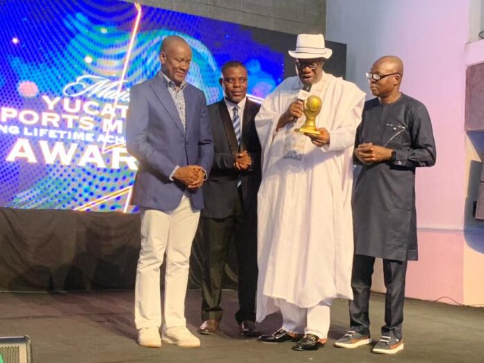 From the left: Hon min of sports Sen.John Owan Enoh, Mr omonlei y.Imadu CEO founder Yucateco Boxing promotion,prof Julius Ihonvbere majority leader of the House of Representatives,Hon Frank Ilaboya CEO sportsville