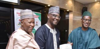 Minister and Minister of State, Housing and Urban Development,,Arc Ahmed Dangiwa and Abdullahi Tijjani Gwarzo receiving Grant and CofO of Land from Nassarawa State Governor, Engr Abdullahi Sule for the Construction of Renewed Hope Cities in Nasarawa State, Monday, April 29th, 2024