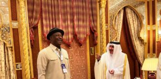 The Minister of Aviation and Aerospace Development with his counterpart from the State of Qatar