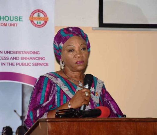 The National Coordinator/CEO SERVICOM PRESIDENCY Mrs Nnenna Akajemeli delivering her paper presentation at the the SERVICOM UNIT Work shop State House Abuja