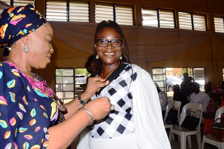 The National Coordinator/ CEO SERVICOM PRESIDENCY Mrs Nnenna Akajemeli decorating some of the Desk Officers and a group photograph with the inductees.