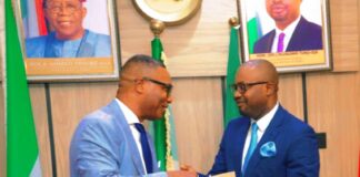 The Minister of Interior, Dr. Olubunmi Tunji-Ojo receives a souvenir from the President National Union of Nigerian Associations in Italy, Chief Ndukuba Rowland on Monday 20th May, 2024 in Abuja.