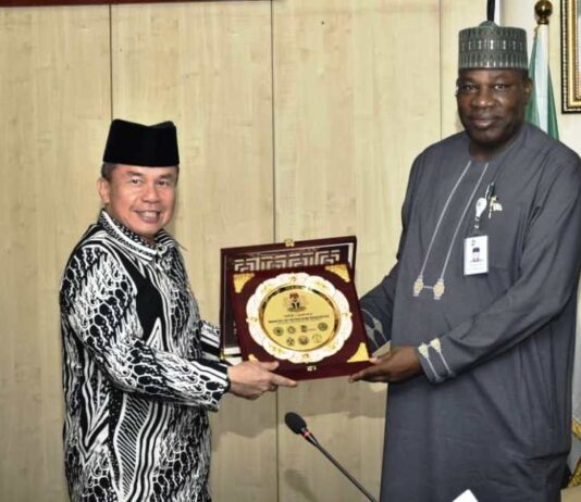 Permanent Secretary, Ministry of Petroleum Resources, Amb. Nicholas Agbo Ella, presenting a souvenir to the Indonesian Ambassador, Usra Hendra Harahap, during his visit to the Ministry.