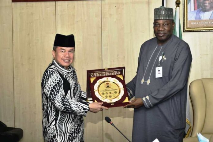 Permanent Secretary, Ministry of Petroleum Resources, Amb. Nicholas Agbo Ella, presenting a souvenir to the Indonesian Ambassador, Usra Hendra Harahap, during his visit to the Ministry.
