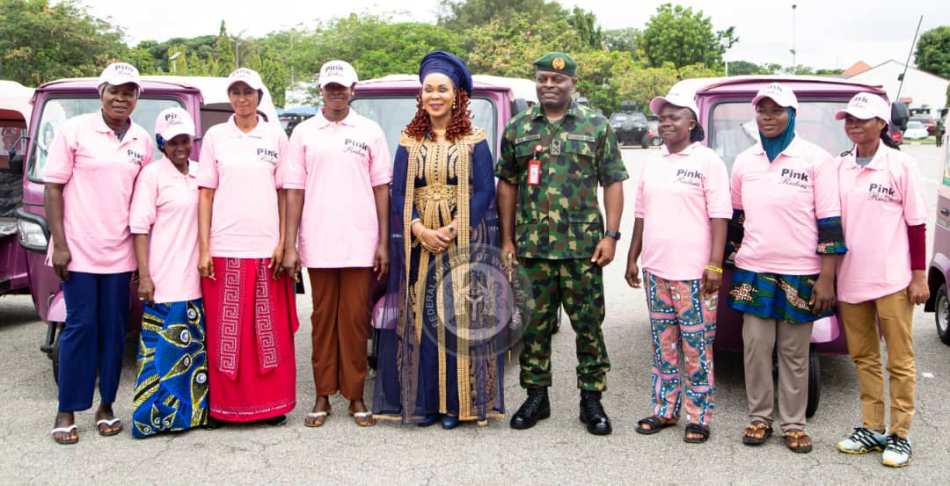 Group picture of the Honourable Minister, Barrister (Mrs) Uju Kennedy-Ohanenye, Commander, Army Headquarters Garrison, Abuja, Major General Isoni and beneficiaries of the Programme