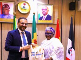 The Permanent Secretary in the Ministry of Interior, Dr. Aishetu Gogo Ndayako, receives a souvenir from the UNHCR Representative in Nigeria, Mr. Arjun Jain, on behalf of the Minister of Interior, Dr. Olubunmi Tunji-Ojo.