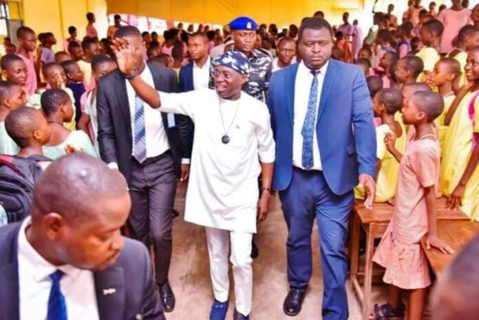 Benue Governor addressing the Students on the need to take their studies seriously.
