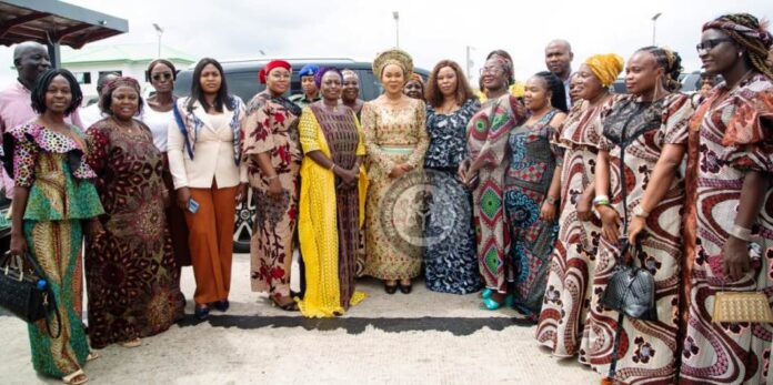 Kennedy-Ohanenye Visits Benue State Middle - Honourable Minister of Women Affairs, Barrister (Mrs) Uju Kennedy-Ohanenye in a pose with Women from different groups during her visit to Benue State today
