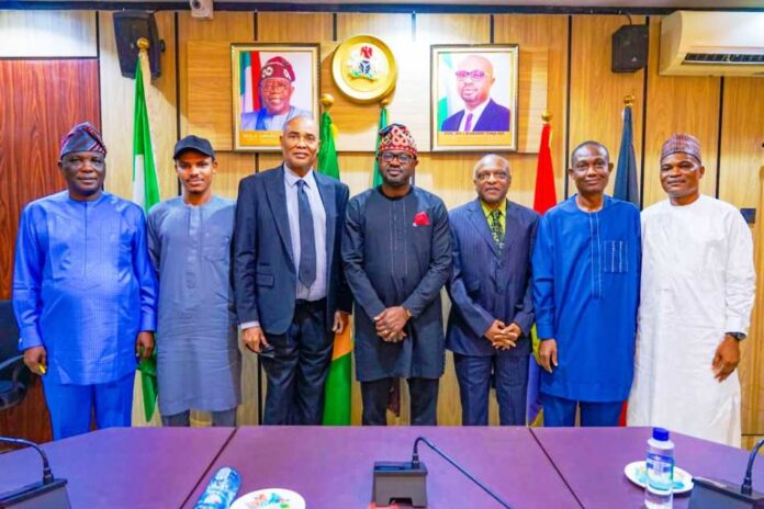 The Honourable Minister of Interior, Hon. Dr. Olubunmi Tunji-Ojo (M) , Prof Friday Okonofua, General Secretary, African Academy of Sciences, (3rd L) and Prof. Hilary Inyang, Renowned Professor of Geoenvironmental Engineering, (3rd R), Mr. John Adeniran, Director Citizenship and Business, Ministry of Interior (L), Prof. Mukhtar Abulkadir, Special Adviser to Hon Minister on Strategy & Innovation (R) Mr. Ozoya Imohimi, Director, Press & Public Relations, Ministry of Interior (2nd R)during the courtesy visit in Abuja .