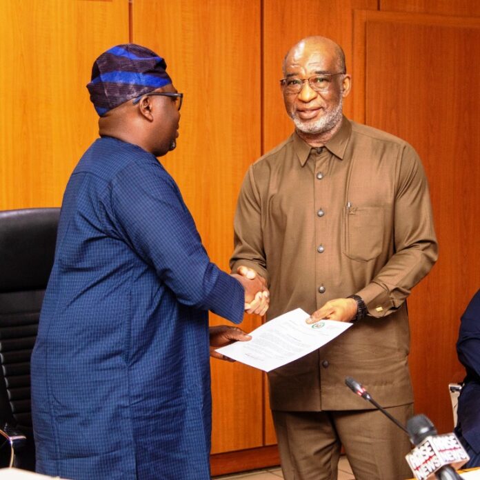 Hon. Minister of Power, receiving the draft Zero report on Integrated Electricity Policy and Strategic Implementation (NIEP-SIP).