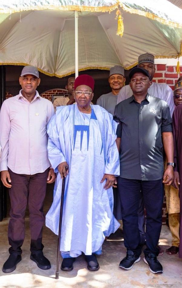 L-R: The Honourable Minister of State, the Shehu of Borno and the Honourable Minister during the visit