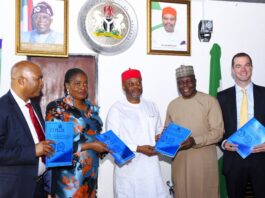 Minister of Innovation, Science and Technology, Chief Uche Geoffrey Nnaji (middle), Permanent Secretary of the Ministry, Mrs. Esuabana Nko Asanye (2nd left) Director, Legal Services Department FMIST, Mr. Tanko Ashang SAN, (left) Director-General, National Biotechnology Research and Development Agency Prof. Mustapha Abdullahi (2nd right) and Chief Executive Officer Flux, Mr. Sam Davies (right) during the display of the Signed Memorandum of Understanding (MoU) Between the Ministry and Flux Carbon, today in Abuja.
