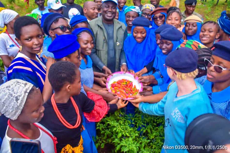 Minister of State for Agriculture and Food Security, Sen.Dr Aliyu Sabi Abdullahi (C), Students of Government Girls Secondary School, Dutse, during the school farm visit as part activities earmarked to commemorate the 2024 World Food Day.