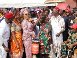Honourable Minister of Women Affairs, Barrister (Mrs) Uju Kennedy-Ohanenye presenting a gas cylinder to one of the beneficiaries in Awka, Anambra State.