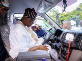 FG Rolls Out Sixty-Four CNG Buses To Mark Nigeria's 64th Independence Anniversary