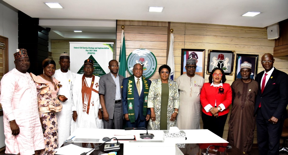 HCSF, Mrs Didi Esther Walson-Jack, OON, mni(5th R), President of AANI Alumni, Ambassador Emmanuel Obi Okafor, mni(6th R) and other members of AANI Alumni during a courtesy visit to the OHCSF, in Abuja.