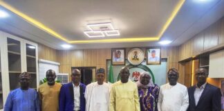 Minister of Information and National Orientation, Alhaji Mohammed Idris (4th left); President of the Nigeria Guild of Editors (NGE), Eze Anaba (4th right); Deputy President of the NGE, Husseina Akila Bangshika (3rd right); General Secretary of the NGE, Dr. Iyobosa Uwugiaren (2nd right); Treasurer of the NGE, Steve Nwosu (3rd left); Social/Publicity Secretary of the NGE, Charles Kalu (2nd left); Member, Standing Committee of the NGE, Onuoha Ukeh (1st right); and Editor-in-Chief of Daily Trust, Ahmed I. Shekarau (1st left), during a visit by Exco of the NGE to the minister’s office on Tuesday, in Abuja.