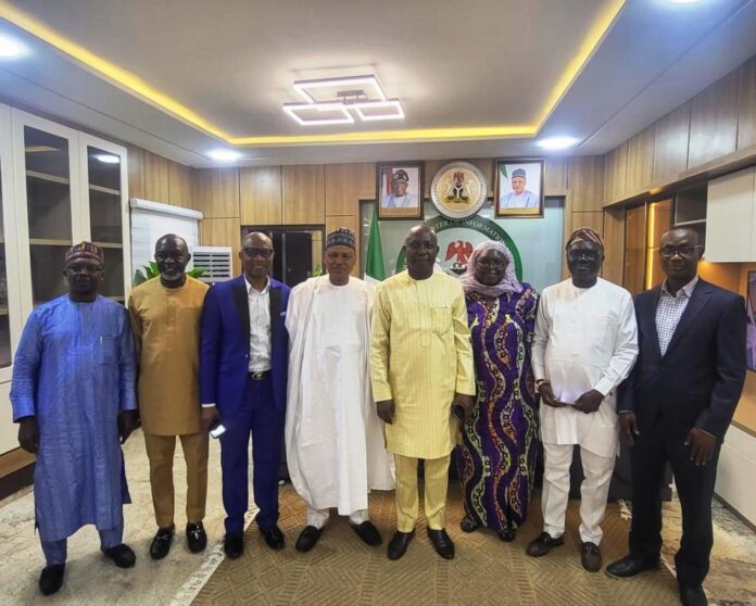Information Minister Minister of Information and National Orientation, Alhaji Mohammed Idris (4th left); President of the Nigeria Guild of Editors (NGE), Eze Anaba (4th right); Deputy President of the NGE, Husseina Akila Bangshika (3rd right); General Secretary of the NGE, Dr. Iyobosa Uwugiaren (2nd right); Treasurer of the NGE, Steve Nwosu (3rd left); Social/Publicity Secretary of the NGE, Charles Kalu (2nd left); Member, Standing Committee of the NGE, Onuoha Ukeh (1st right); and Editor-in-Chief of Daily Trust, Ahmed I. Shekarau (1st left), during a visit by Exco of the NGE to the minister’s office on Tuesday, in Abuja.
