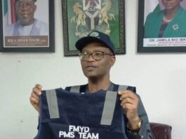 The Permanent Secretary, Federal Ministry of Youth Development , Mr. Olubunmi Olusanya launched the PMS Vest to the Management Staff of the Ministry.