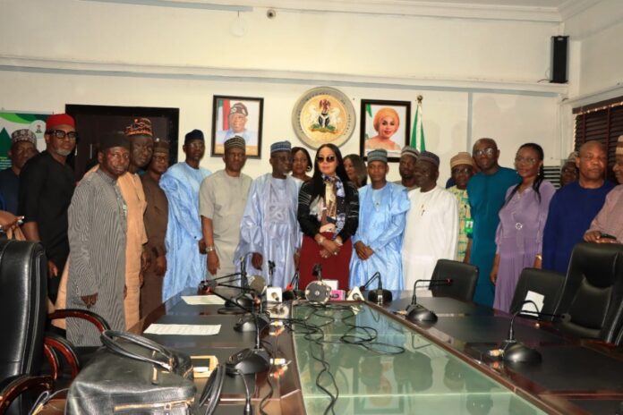 All Outstanding Labour Matters Minister of Labour and Employment, Muhammad Maigari Dingyadi (6th left); Minister of State for Labour and Employment, Nkeiruka Onyejeocha (7th left); Director Overseeing the Office of the Permanent Secretary, John Nyamali (5th left) and others during the Minister’s assumption of office formalities – Abuja