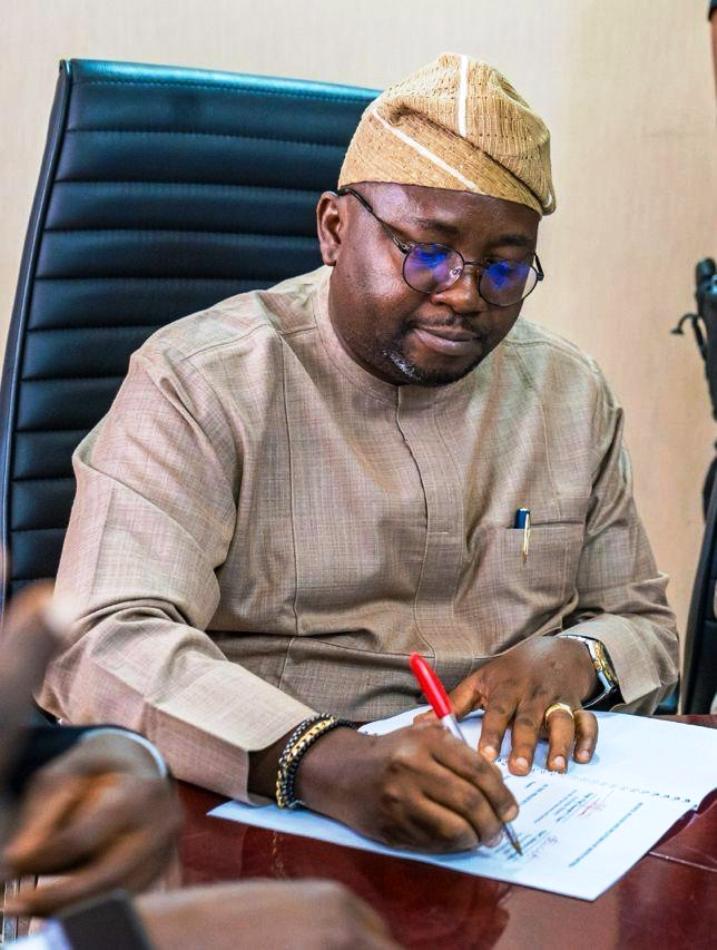 The Honourable Minister of Power, Chief Adebayo Adelabu, signing the Memorandum of Understanding.