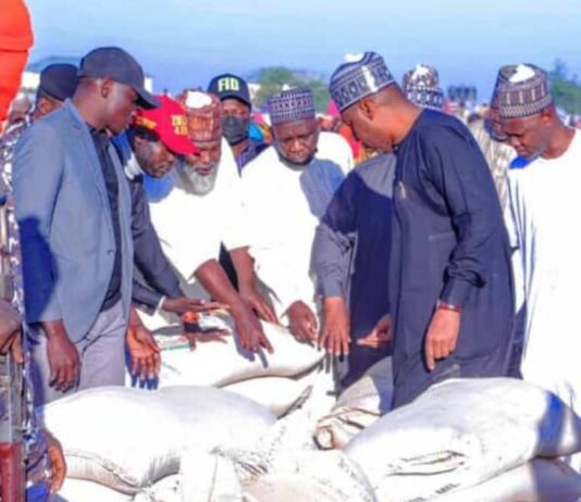 Zulum Shares Tinubu's 100 Trucks Of Grains in Borno Community