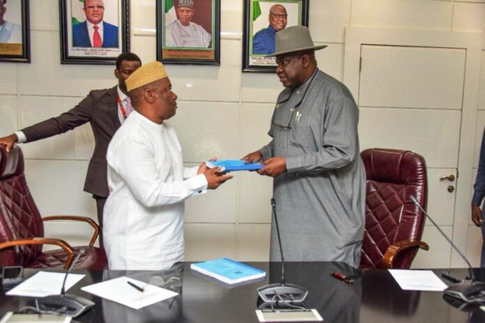 Adebiyi Takes Over from Kofarmata1 Handing Over Ceremony between the outgoing Permanent Secretary, Yakubu Adam Kofarmata, Ph.D (right) and the incoming, Engr. Olufunsho Olusesan Adebiyi (left) at the Federal Ministry of Works, 17th December, 2024.