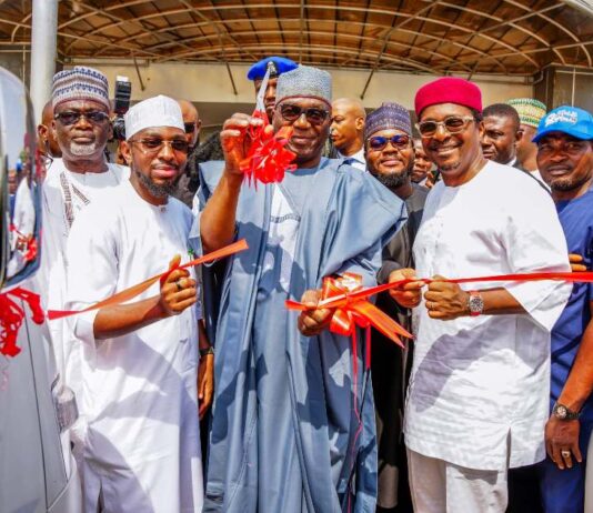 L-R: Adviser (Political) Hon. Abdulwahab Agbaje; Commissioner for Works and Transport Hon. Abdulquawiy Olododo; Kwara State Governor Abdulrahman Abdulrazaq; CEO Rolling Energy Mubarak Danbatta; and Vice Chairman Presidential Compressed Natural Gas Initiative (PCNGi) Toyin Zubair; during the handing over of 20 CNG buses and 20 tricycles to the Kwara State Government, in Ilorin, on Tuesday.