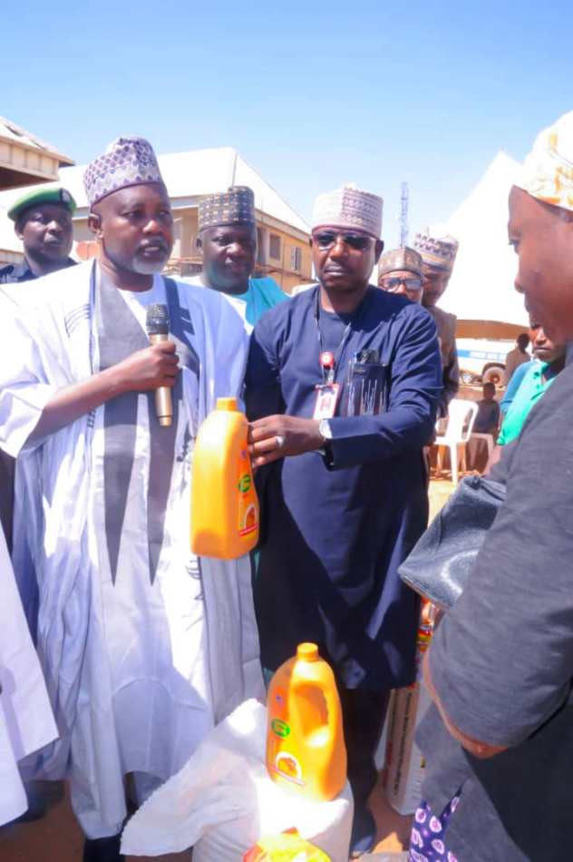 Left, Honourable Minister of State Humanitarian Affairs and Poverty Reduction, Hon. Dr Yusuf Tanko Sununu and other dignitaries handing over food items to an Internally Displaced Person during the distribution of food items to IDPs at Bokkos, Jos Plateau State on Tuesday 3rd December 2024