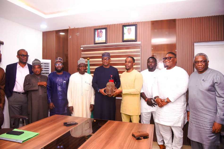 Prince Ezelekhae Ewuare, the crown Prince of Benin Kingdom, presenting a gift from Benin Kingdom to the Chairman of National Sports Commission, Mallam Shehu Dikko during his courtesy visit to the Chairman in his office on Thursday, 28th November, 2024